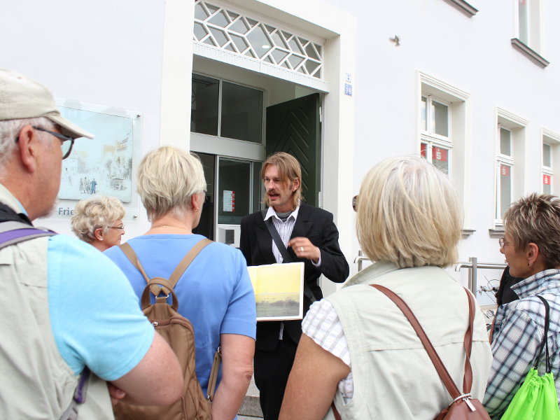 Stadtführer Martin erklärt die Gemälde von Caspar David Friedrich Stadtführer Martin erklärt die Gemälde von Caspar David Friedrich