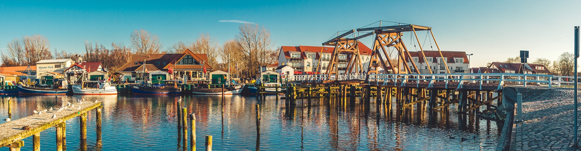 Holzklappbrücke im Fischerdorf Wieck