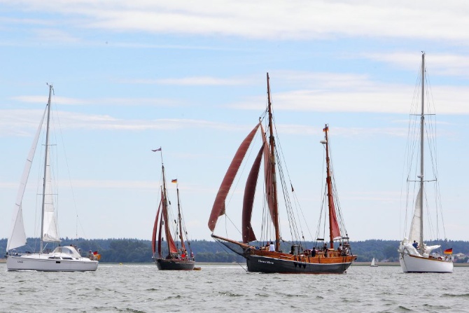 Gaffelrigg 2016: Ausfahrt der Traditionsschiffe © W. Franke Gaffelrigg 2016: Ausfahrt der Traditionsschiffe