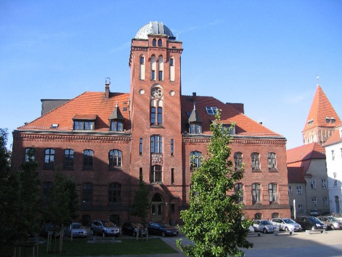 Die Sternwarte Greifswald bietet regelmäßig Führungen und Himmelsbeobachtungen an. Die Sternwarte Greifswald bietet regelmäßig Führungen und Himmelsbeobachtungen an.