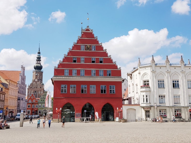 Greifswalder Rathaus und Dom St. Nikolai Greifswalder Rathaus und Dom St. Nikolai
