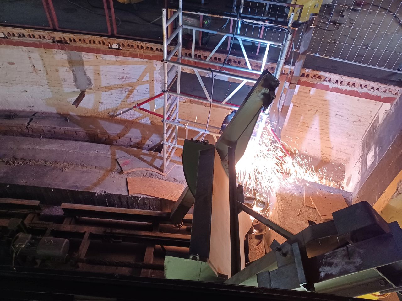 Ausbau der Orchesterhebebühne