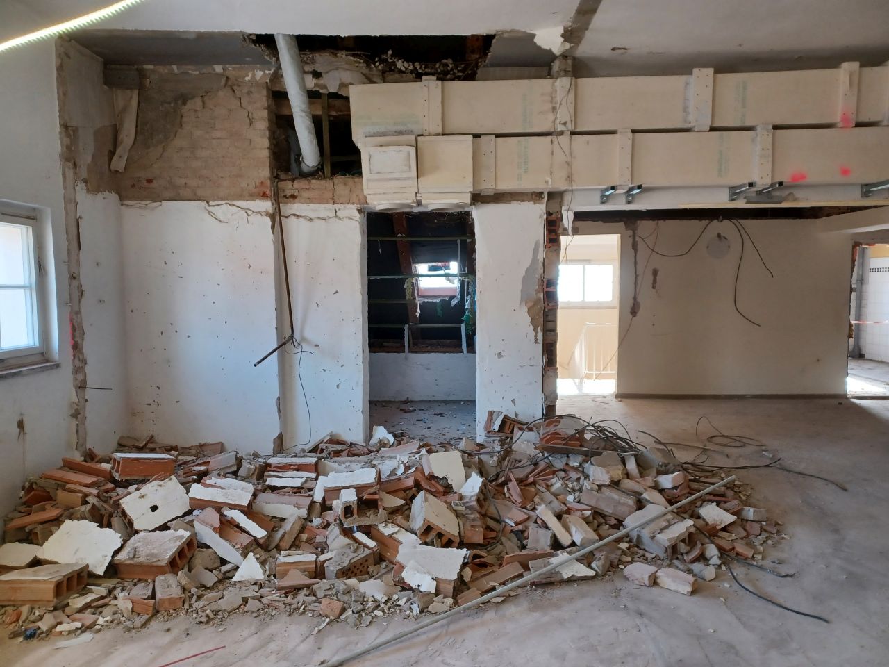 Entkernung der Innenbereiche im Bestandsgebäude