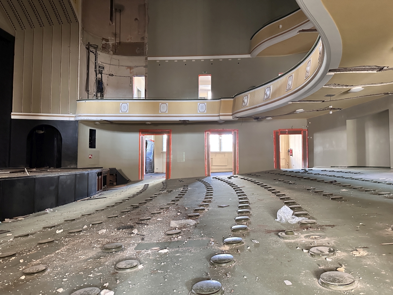 Blick in den Theatersaal - ohne Bestuhlung