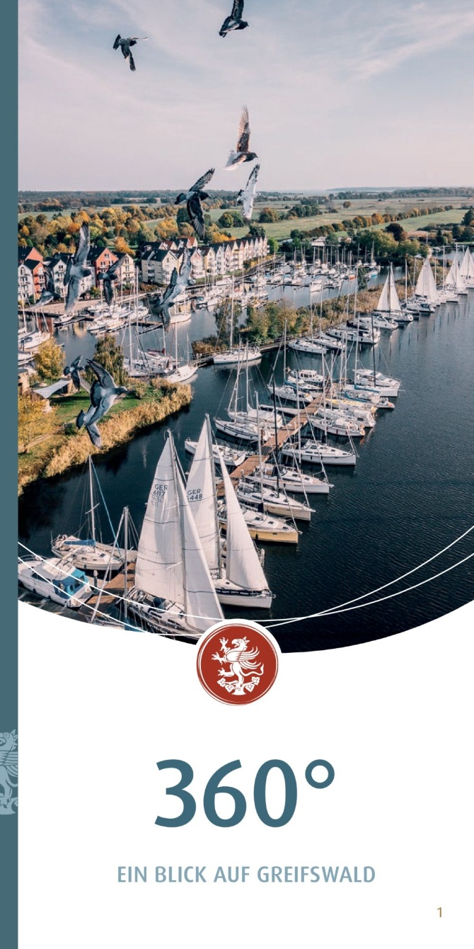 360° Titelfoto © Universitäts- und Hansestadt Greifswald Die Titelseite der Broschüre Greifswald 360 Grad zeigt ein Foto mit Blick auf den Greifswalder Yachthafen mit Segelschiffen